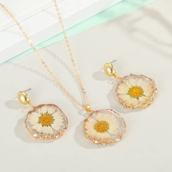 Pressed Flower Pendant Matching & Earring Set - Picture 5 of 8